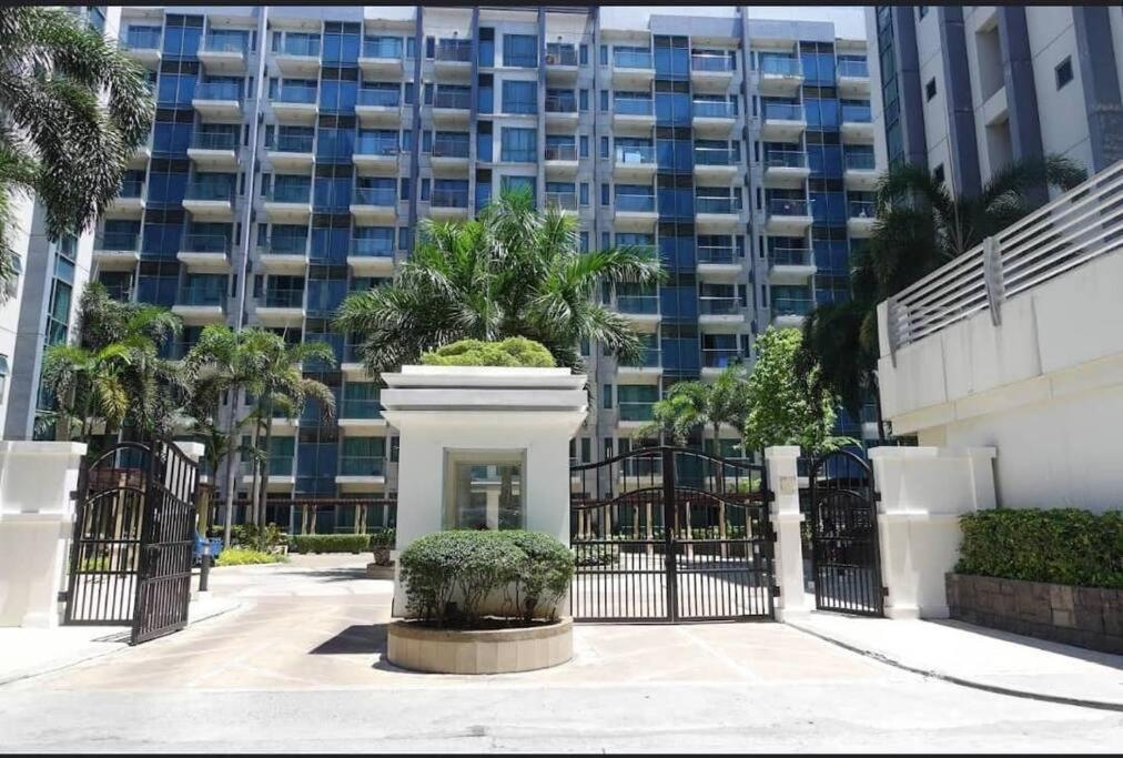 Lovely 2 Bed Room Condo Infront Of Naia Terminal 3 Manila Exterior foto